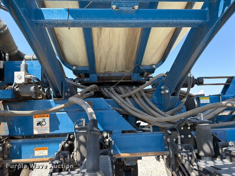 image for item YA5198 2011 Kinze 3660 split row no-till planter