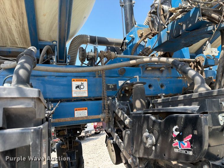image for item YA5198 2011 Kinze 3660 split row no-till planter