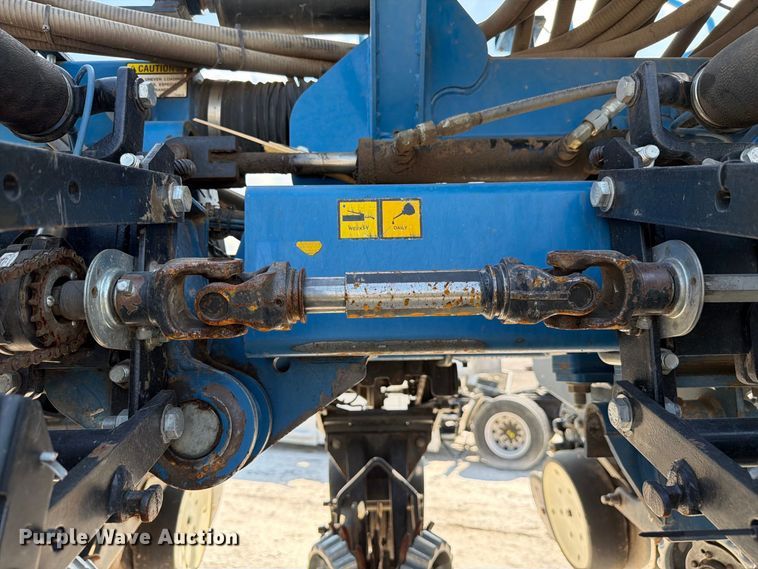 image for item YA5198 2011 Kinze 3660 split row no-till planter