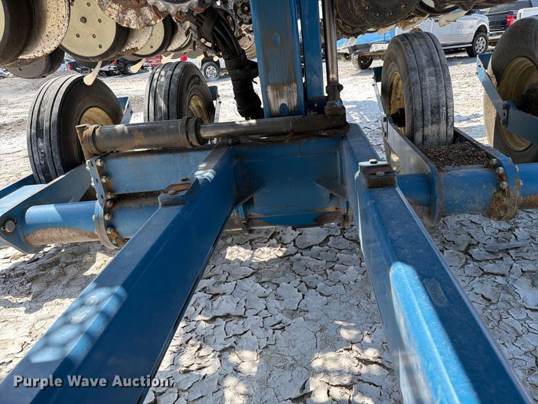 image for item YA5198 2011 Kinze 3660 split row no-till planter