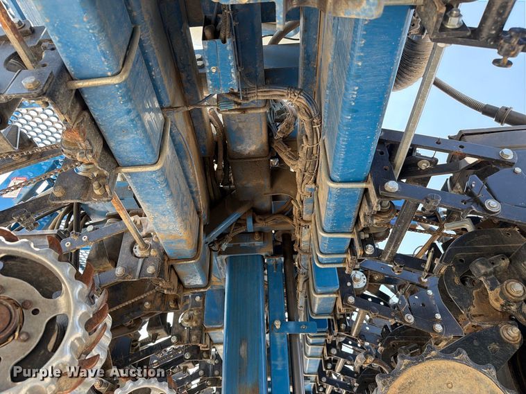 image for item YA5198 2011 Kinze 3660 split row no-till planter
