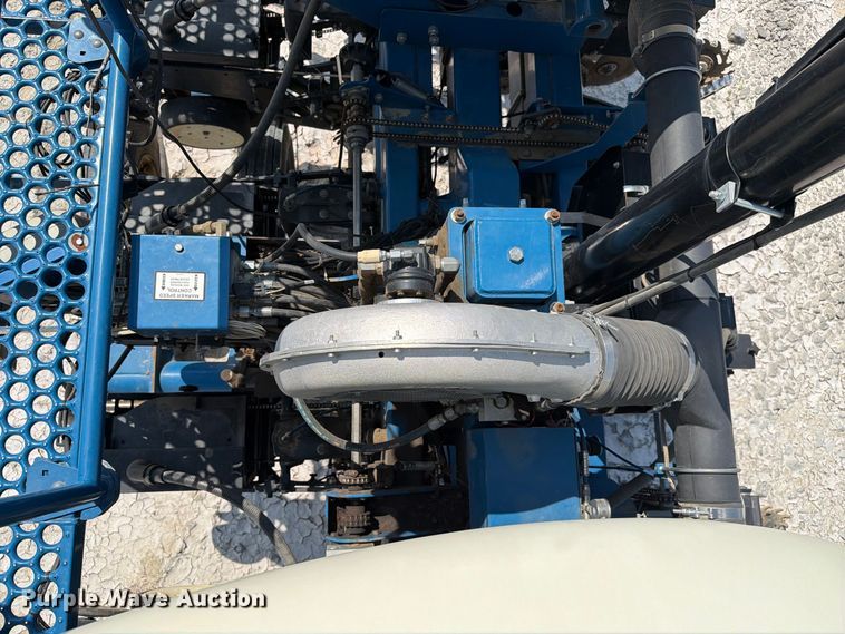 image for item YA5198 2011 Kinze 3660 split row no-till planter