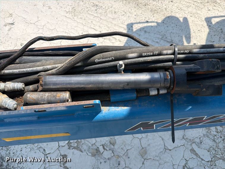 image for item YA5198 2011 Kinze 3660 split row no-till planter