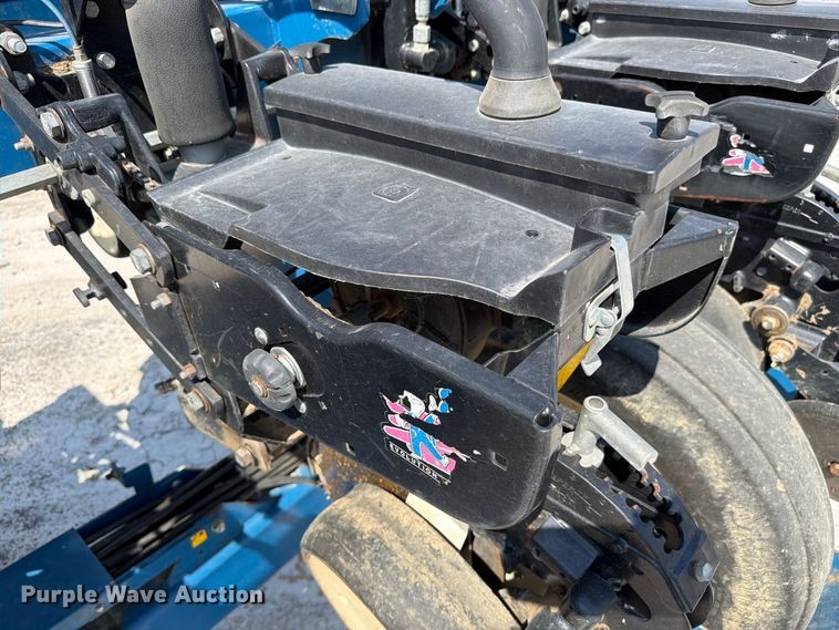 image for item YA5198 2011 Kinze 3660 split row no-till planter