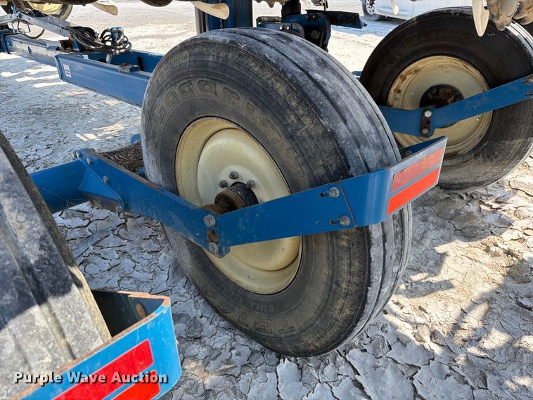 image for item YA5198 2011 Kinze 3660 split row no-till planter