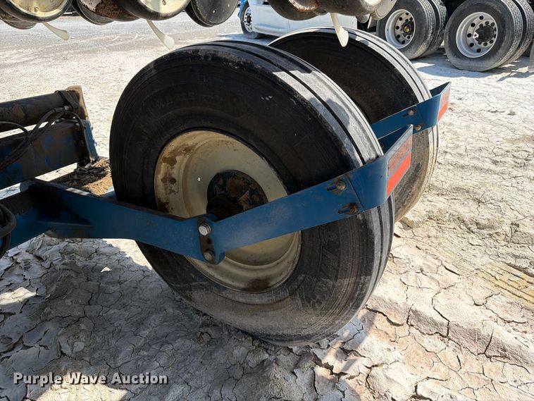 image for item YA5198 2011 Kinze 3660 split row no-till planter