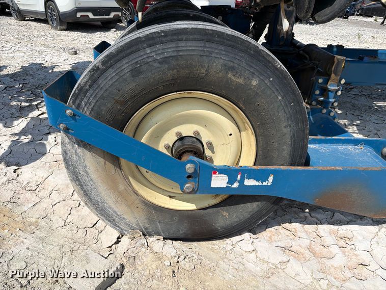 image for item YA5198 2011 Kinze 3660 split row no-till planter