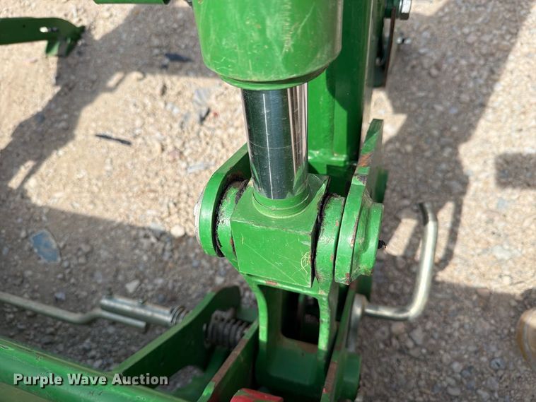 image for item YA5287 2022 John Deere 520M loader