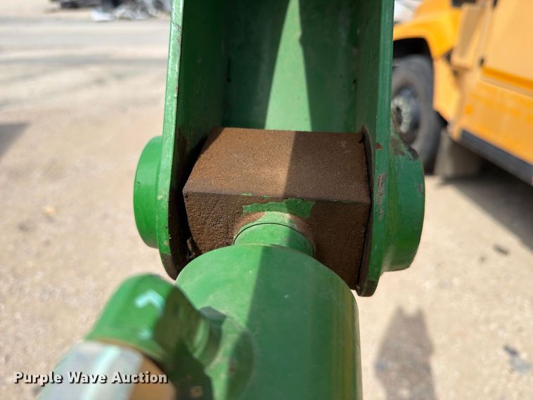 image for item YA5287 2022 John Deere 520M loader