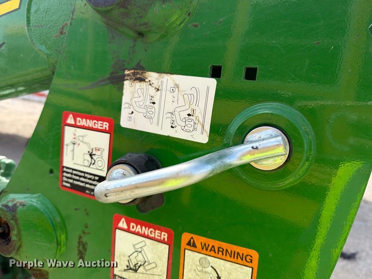 image for item YA5287 2022 John Deere 520M loader