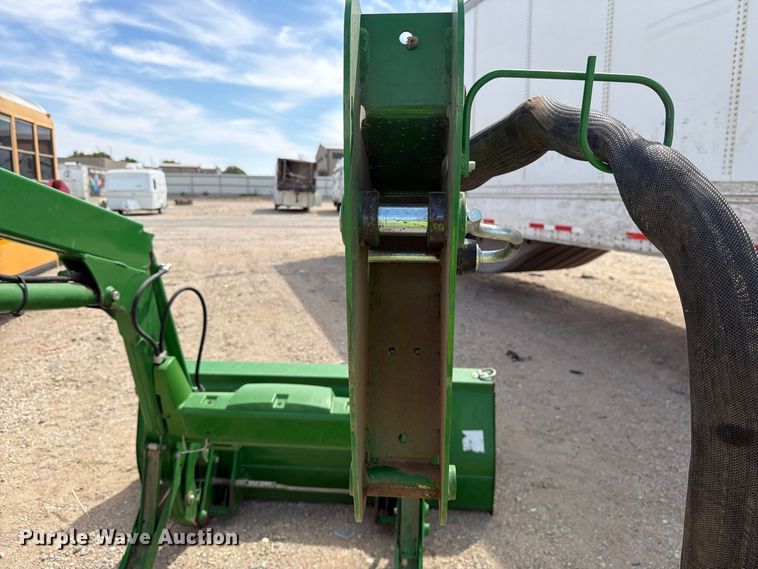 image for item YA5287 2022 John Deere 520M loader