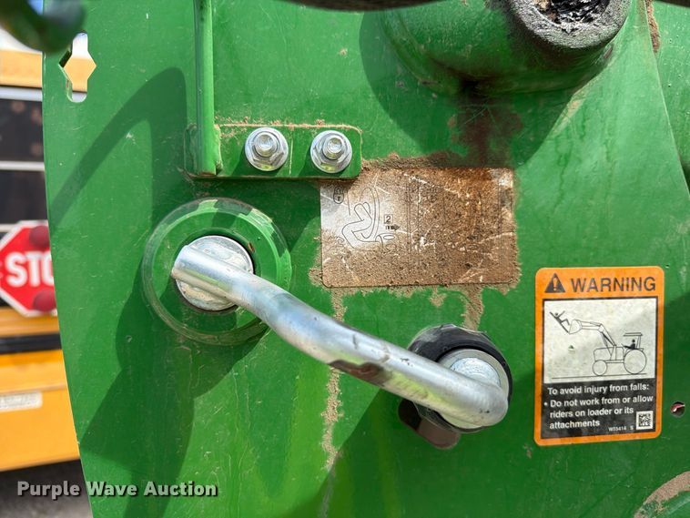 image for item YA5287 2022 John Deere 520M loader