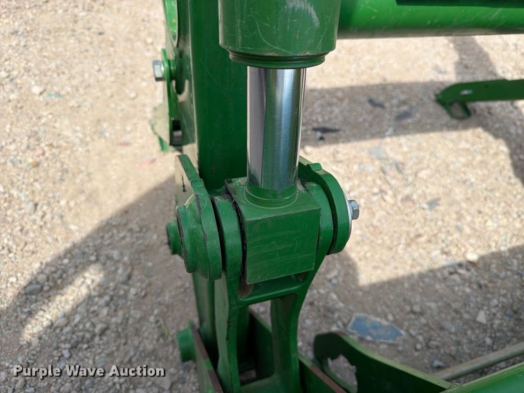 image for item YA5287 2022 John Deere 520M loader