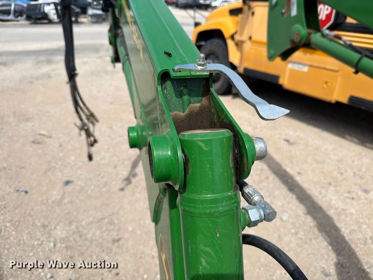 image for item YA5287 2022 John Deere 520M loader