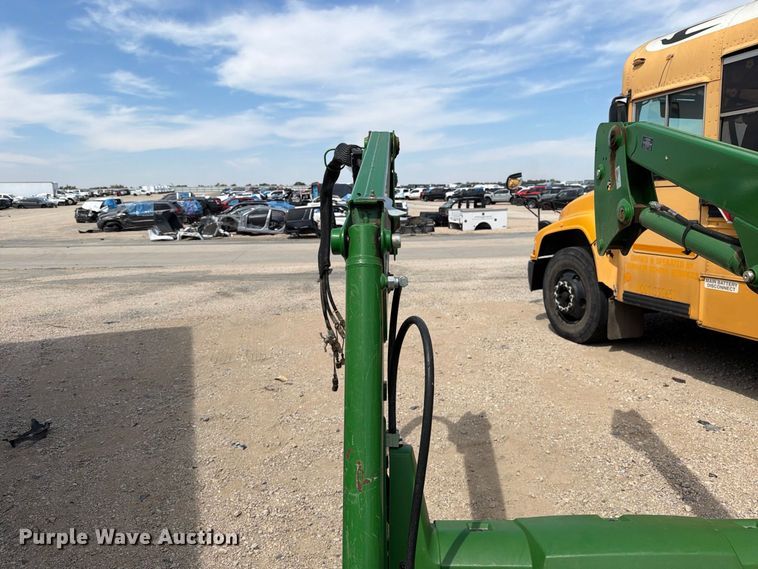 image for item YA5287 2022 John Deere 520M loader