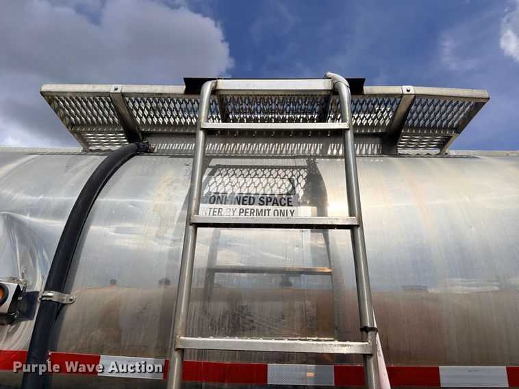 image for item DU1541 1998 Polar fuel trailer