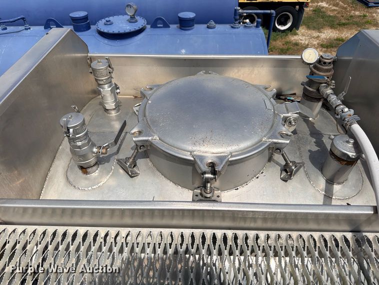 image for item DU1541 1998 Polar fuel trailer