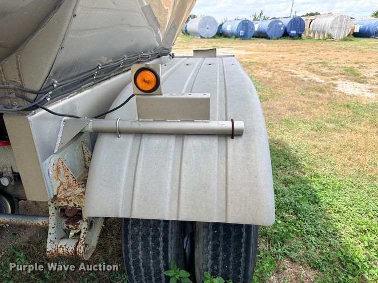image for item DU1541 1998 Polar fuel trailer