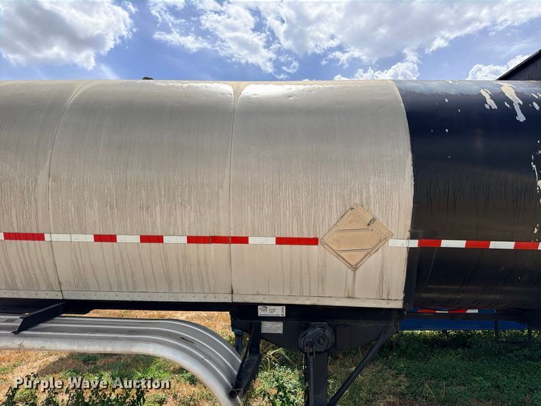 image for item DU1542 1979 Fruehauf TEH-F2-P 7000 fuel trailer