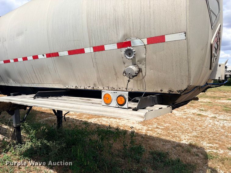 image for item DU1542 1979 Fruehauf TEH-F2-P 7000 fuel trailer