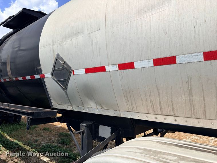 image for item DU1542 1979 Fruehauf TEH-F2-P 7000 fuel trailer