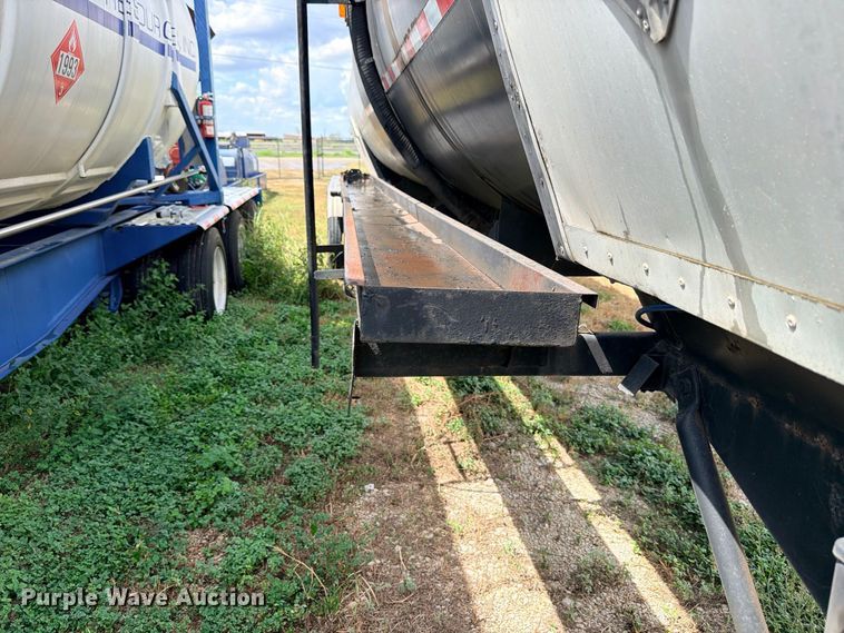 image for item DU1542 1979 Fruehauf TEH-F2-P 7000 fuel trailer