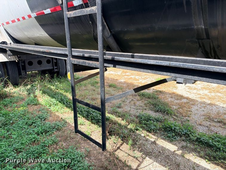image for item DU1542 1979 Fruehauf TEH-F2-P 7000 fuel trailer