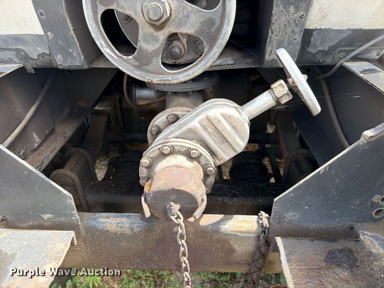 image for item DU1542 1979 Fruehauf TEH-F2-P 7000 fuel trailer