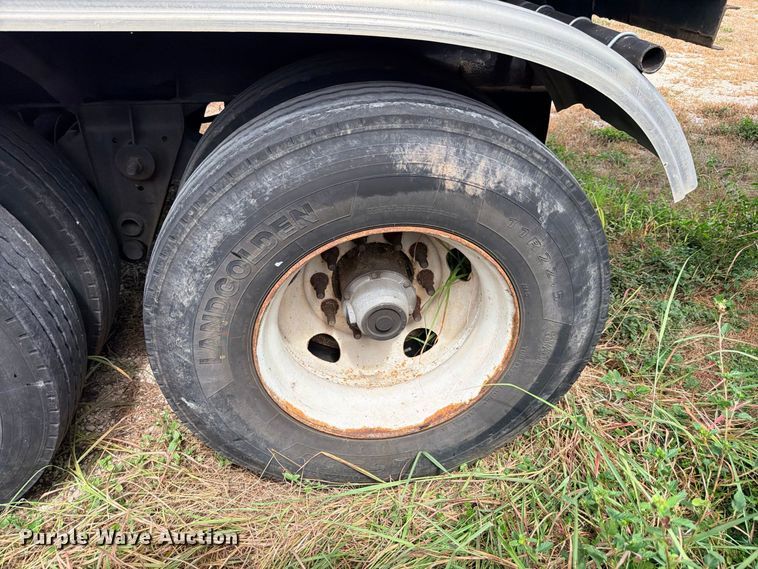 image for item DU1542 1979 Fruehauf TEH-F2-P 7000 fuel trailer