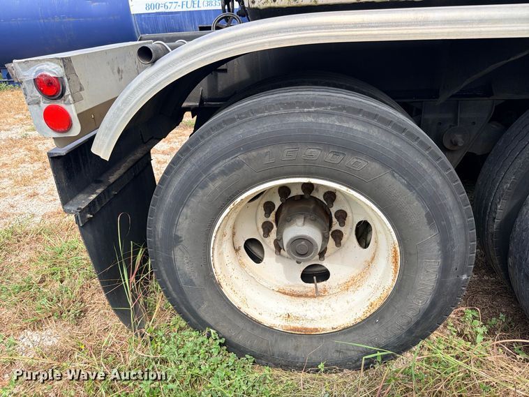 image for item DU1542 1979 Fruehauf TEH-F2-P 7000 fuel trailer