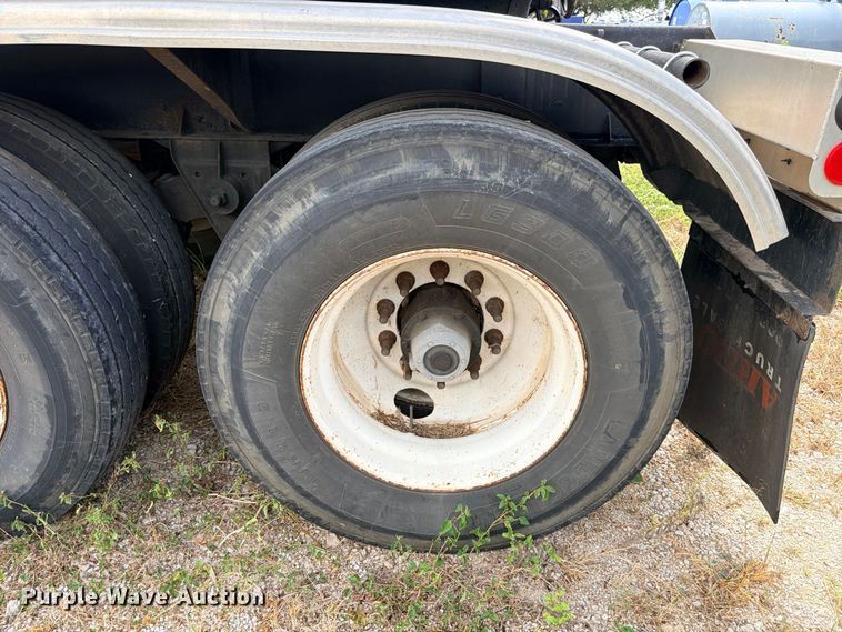 image for item DU1542 1979 Fruehauf TEH-F2-P 7000 fuel trailer