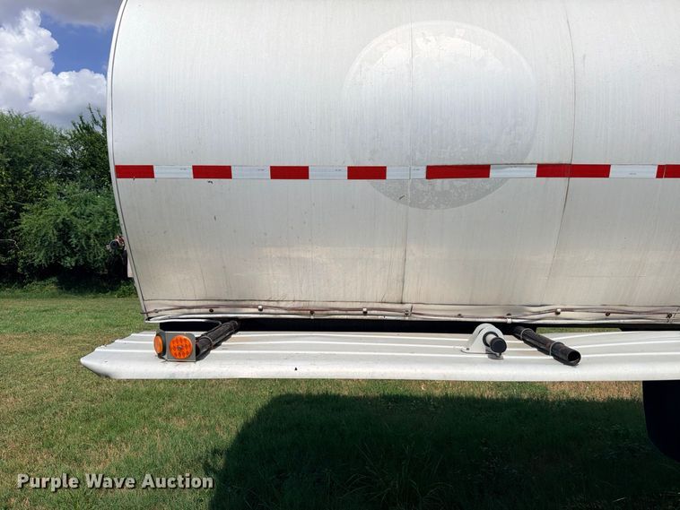 image for item DU1543 1988 Fruehauf TEH-F2-R fuel trailer