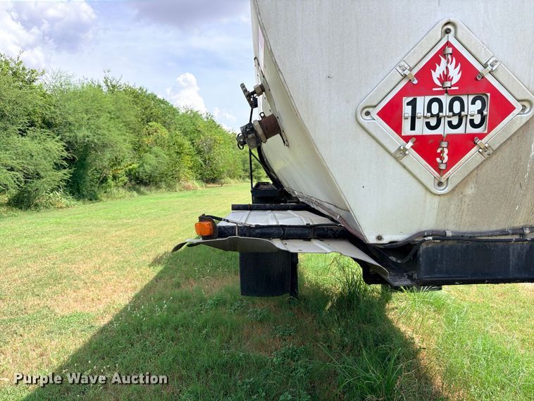 image for item DU1543 1988 Fruehauf TEH-F2-R fuel trailer