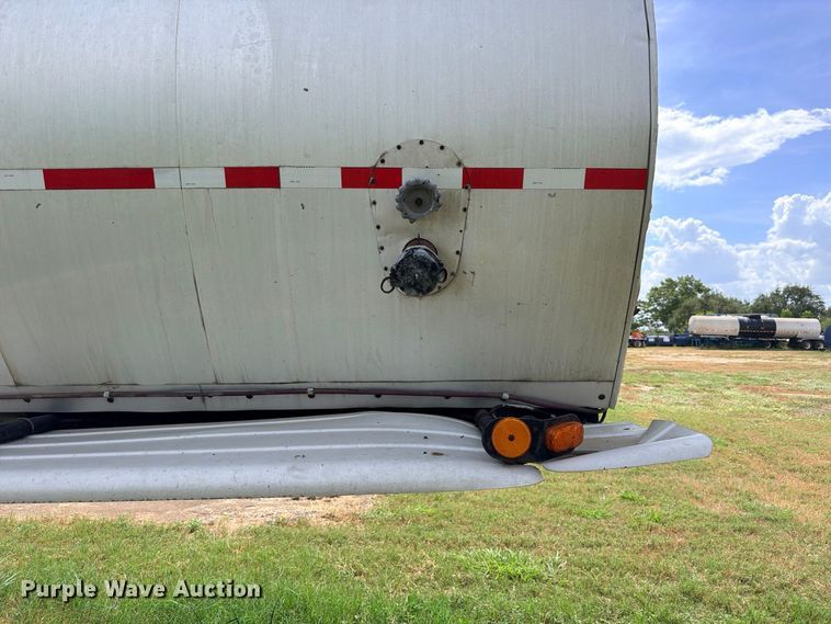 image for item DU1543 1988 Fruehauf TEH-F2-R fuel trailer