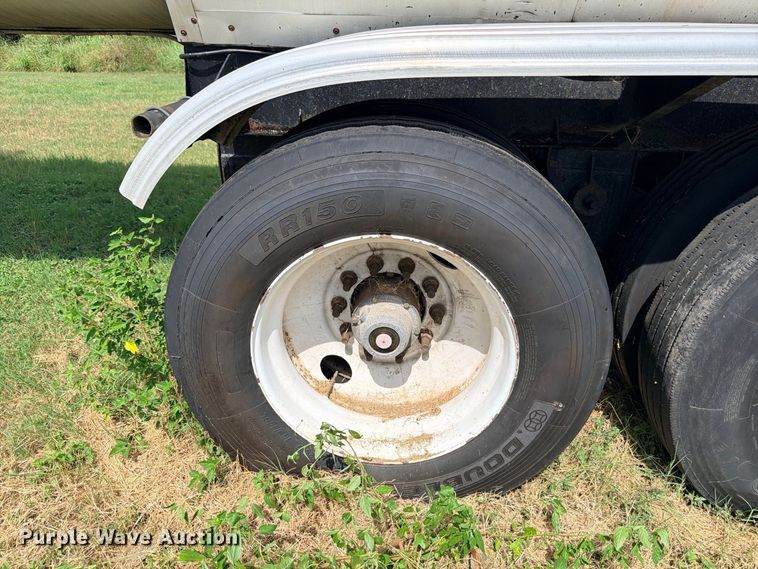 image for item DU1543 1988 Fruehauf TEH-F2-R fuel trailer