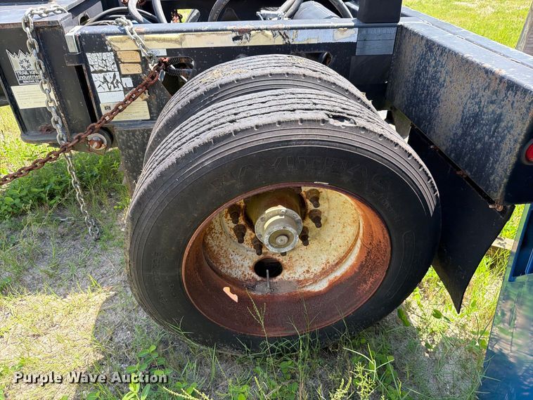 image for item DV7307 2006 Trail King lowboy equipment trailer