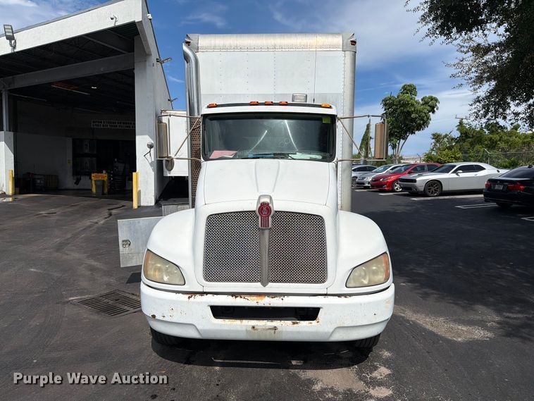 image for item DV7389 2010 Kenworth T370 box truck