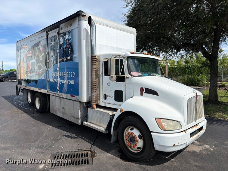 image for item DV7389 2010 Kenworth T370 box truck