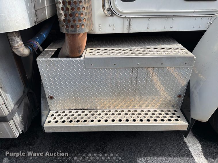 image for item DV7389 2010 Kenworth T370 box truck