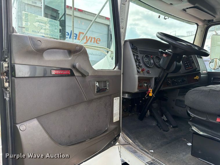 image for item DV7389 2010 Kenworth T370 box truck