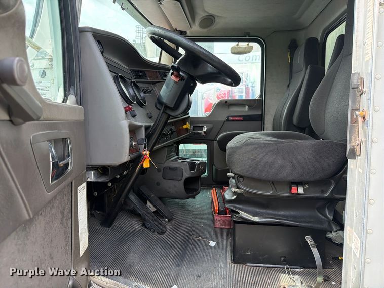 image for item DV7389 2010 Kenworth T370 box truck