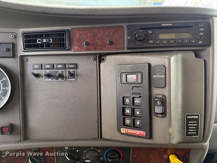 image for item DV7389 2010 Kenworth T370 box truck