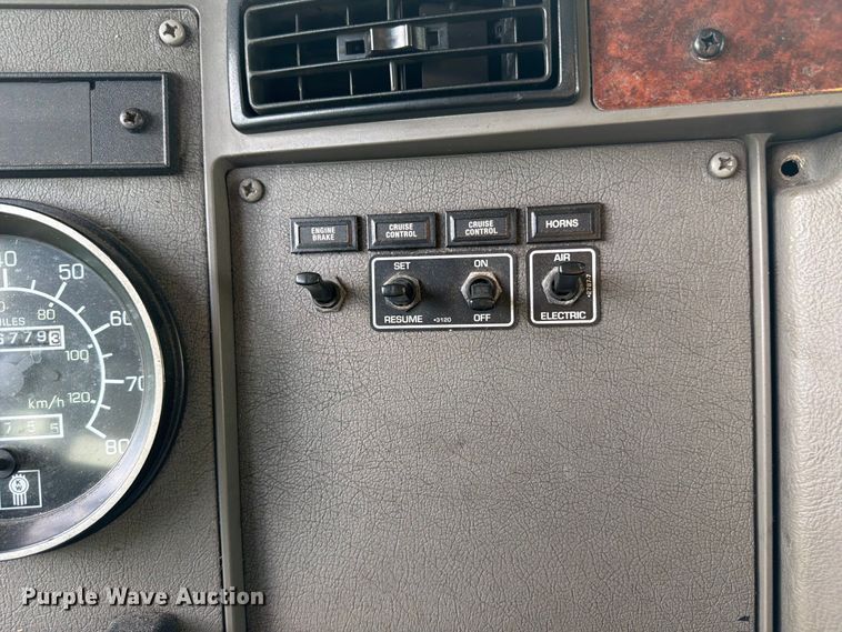 image for item DV7389 2010 Kenworth T370 box truck