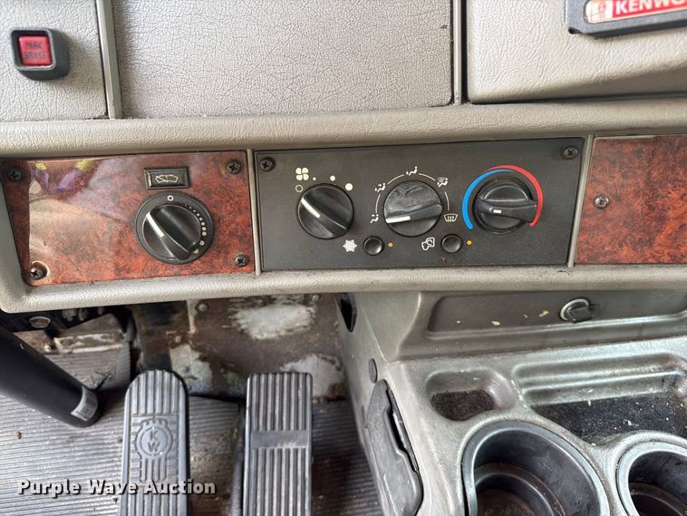 image for item DV7389 2010 Kenworth T370 box truck