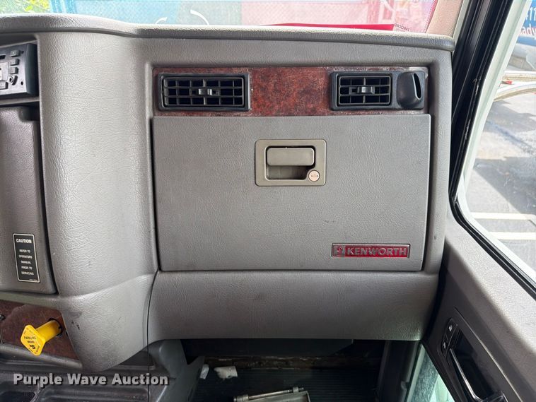 image for item DV7389 2010 Kenworth T370 box truck