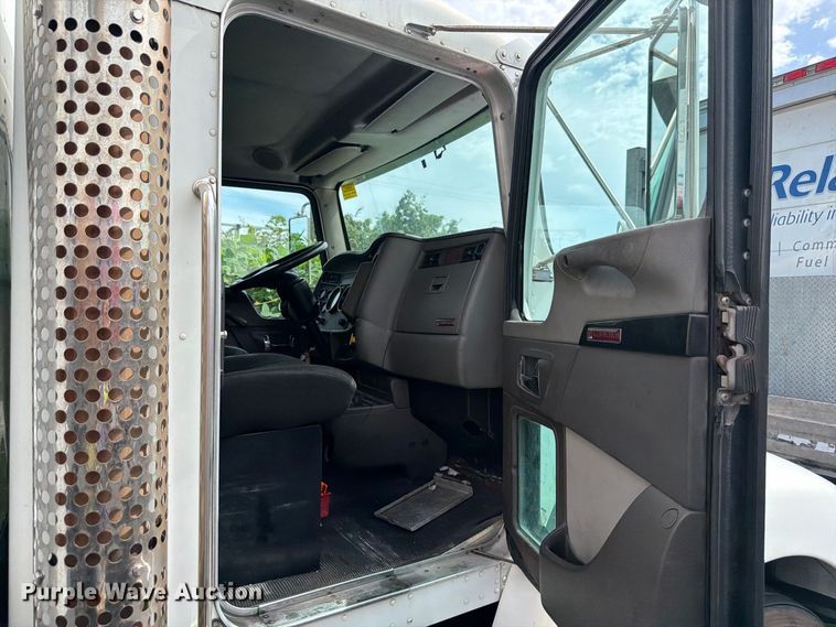 image for item DV7389 2010 Kenworth T370 box truck
