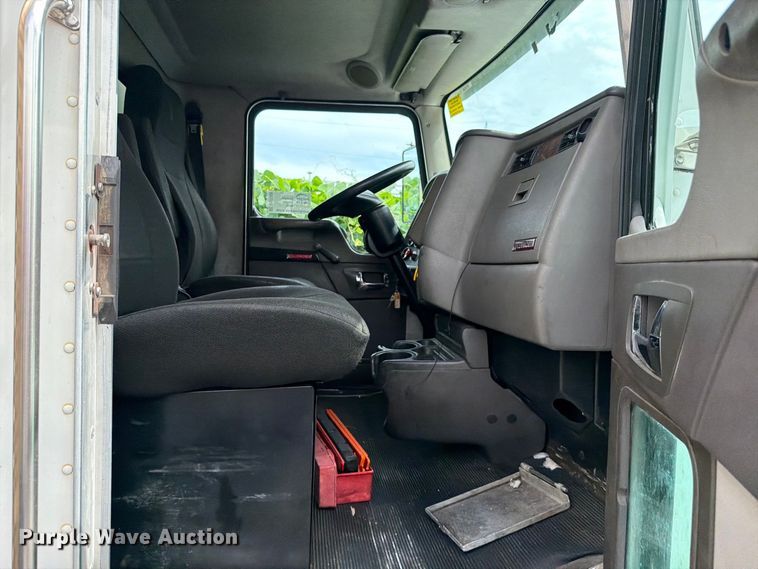 image for item DV7389 2010 Kenworth T370 box truck