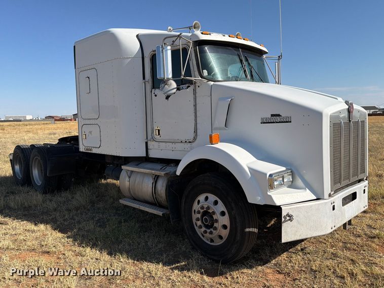 image for item DV8629 2001 Kenworth T800 semi truck