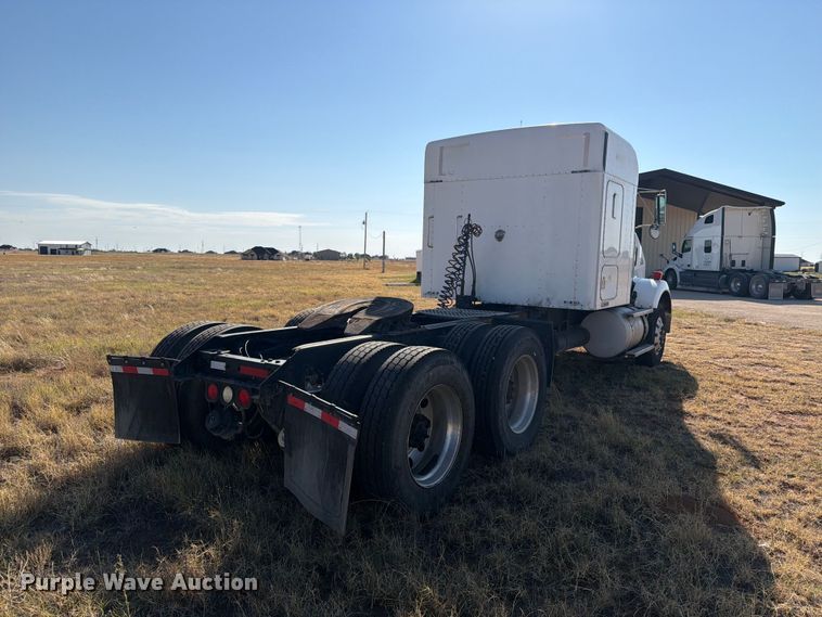 image for item DV8629 2001 Kenworth T800 semi truck