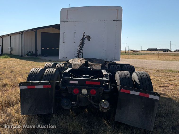 image for item DV8629 2001 Kenworth T800 semi truck